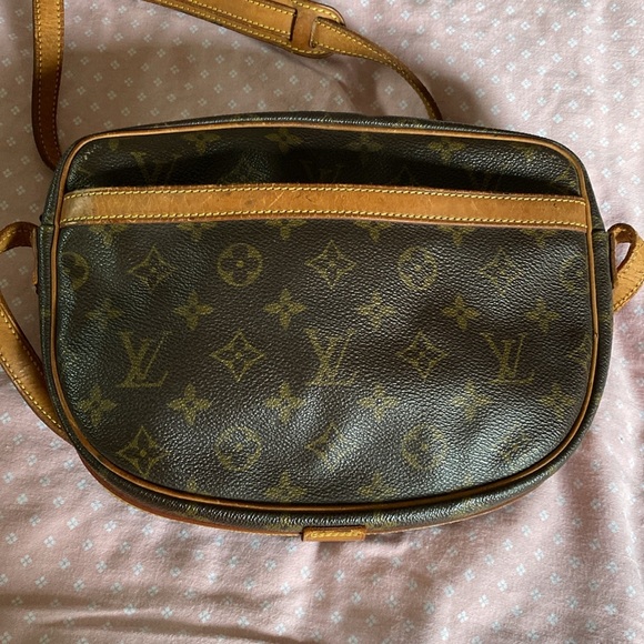LV Jeune fille crossbody - Picture 7 of 17